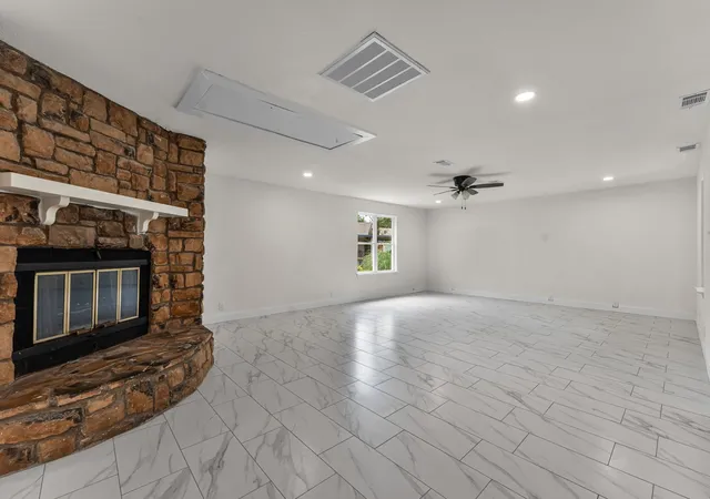 Photo 4 of Single family home for sale at 1004 E Georgian Rd, Fort Worth, TX 76179 | MLS# 21309165 | Listing updated on 2026-08-31