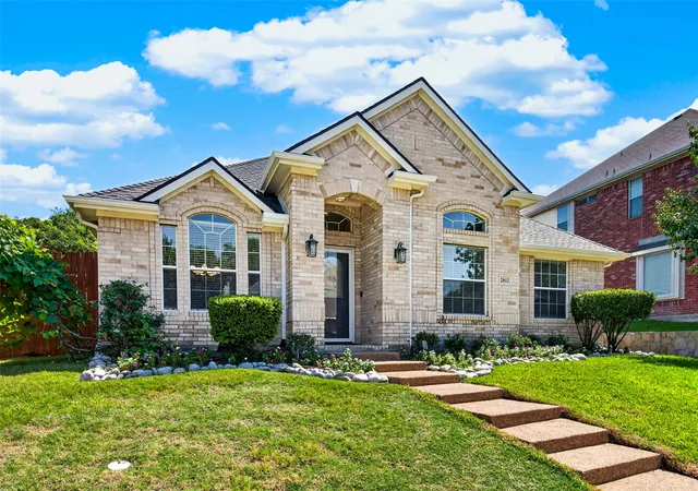Photo 2 of Sale Pending at 2812 Misty Ridge Ln, Rockwall, TX 75032 | MLS# 21329776 | Listing updated on 2026-08-28