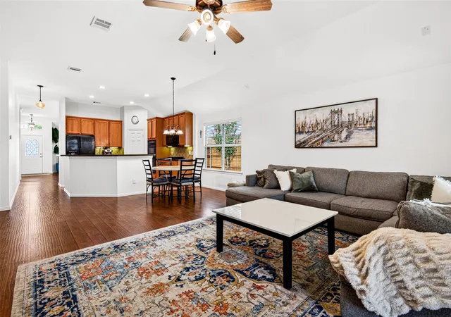 Photo 3 of Sale Pending at 2812 Misty Ridge Ln, Rockwall, TX 75032 | MLS# 21329776 | Listing updated on 2026-08-28