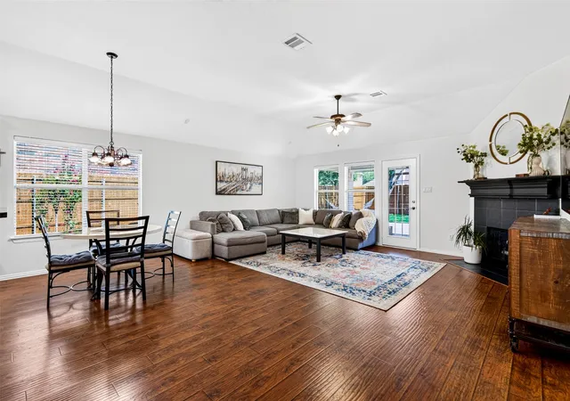 Photo 4 of Sale Pending at 2812 Misty Ridge Ln, Rockwall, TX 75032 | MLS# 21329776 | Listing updated on 2026-08-28