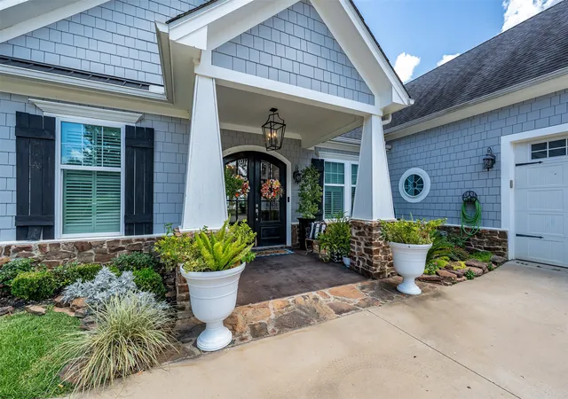Photo 3 of Single family home for sale at 16241 Big Oak Bay Rd, Tyler, TX 75707 | MLS# 21330612 | Listing updated on 2026-07-14