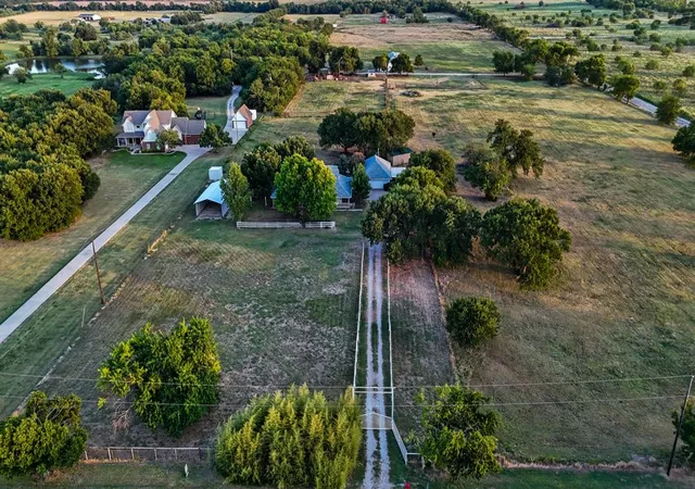 Photo 2 of Single family home for sale at 9861 Jim Christal Rd, Krum, TX 76249 | MLS# 21324955 | Listing updated on 2026-10-05