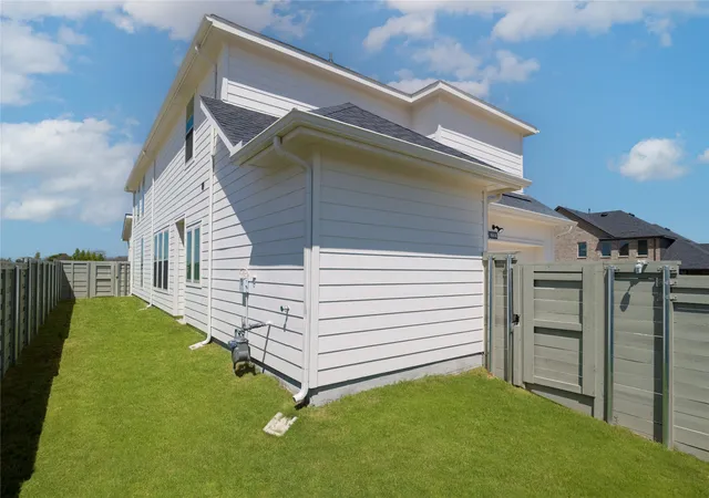 Photo 2 of Single family home for sale at 8604 Treeline Pkwy, Justin, TX 76247 | MLS# 21330697 | Listing updated on 2026-10-08