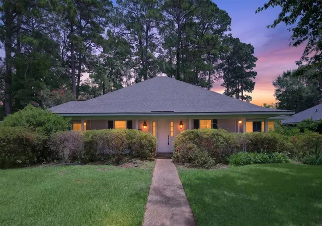 1st image of 10005 Thornwood Dr, Shreveport, LA 71106 | MLS# 21318068