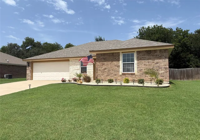 Photo 2 of Single family home for sale at 3011 Cricket Dr, Waco, TX 76705 | MLS# 21329759 | Listing updated on 2026-08-25