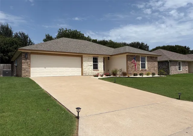 Photo 3 of Single family home for sale at 3011 Cricket Dr, Waco, TX 76705 | MLS# 21329759 | Listing updated on 2026-08-25