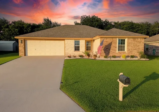 Photo 3 of Single family home for sale at 3011 Cricket Dr, Waco, TX 76705 | MLS# 21329759 | Listing updated on 2026-08-25