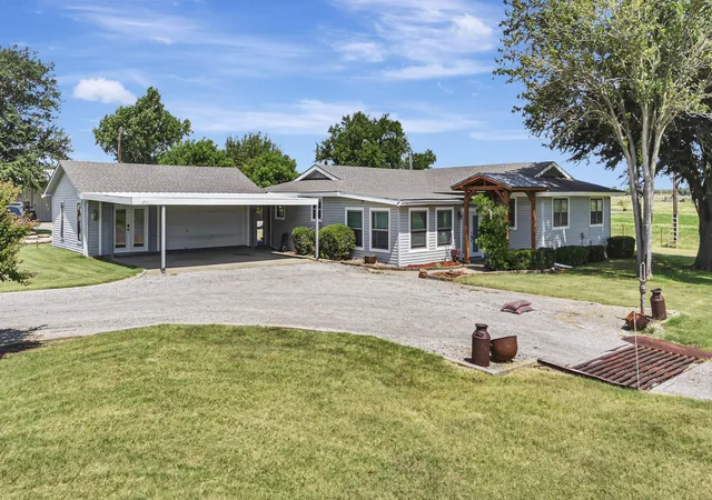 Photo 1 of Single family home for sale at 2561 County Road 248, Valley View, TX 76272 | MLS# 21322135 | Listing updated on 2026-09-21