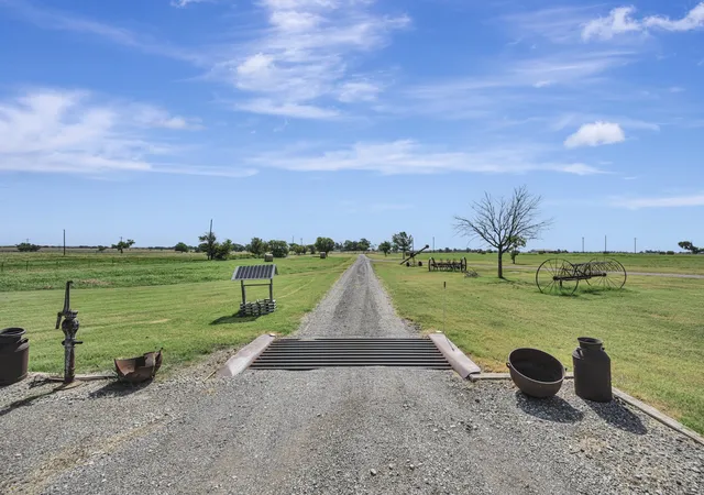 Photo 3 of Single family home for sale at 2561 County Road 248, Valley View, TX 76272 | MLS# 21322135 | Listing updated on 2026-09-21