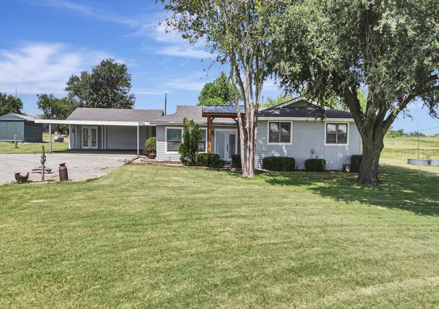 Photo 3 of Single family home for sale at 2561 County Road 248, Valley View, TX 76272 | MLS# 21322135 | Listing updated on 2026-09-21