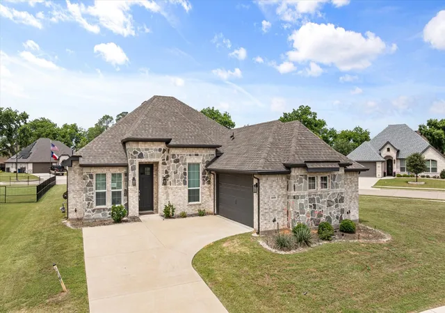 Photo 1 of Single family home for sale at 1089 Mickelson Dr, Granbury, TX 76048 | MLS# 21330635 | Listing updated on 2026-09-17