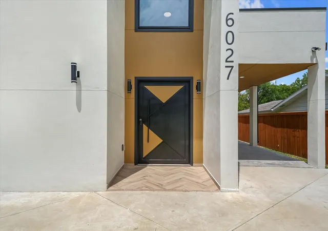 Photo 2 of Single family home for sale at 6027 Verde Wy, Dallas, TX 75211 | MLS# 21330874 | Listing updated on 2026-08-28