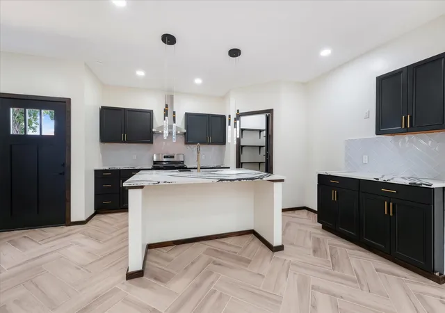 Photo 4 of Single family home for sale at 6027 Verde Wy, Dallas, TX 75211 | MLS# 21330874 | Listing updated on 2026-08-28