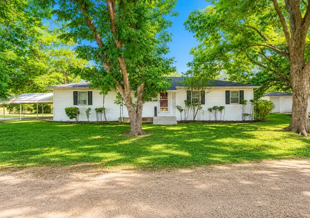Photo 2 of Single family home for sale at 310 Sw 7th St, Kerens, TX 75144 | MLS# 21330897 | Listing updated on 2026-07-20