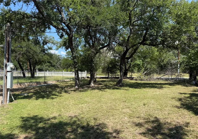 Photo 1 of Sale Pending at 470 Bluebonnet Ln, Brownwood, TX 76801 | MLS# 21330961 | Listing updated on 2026-08-26