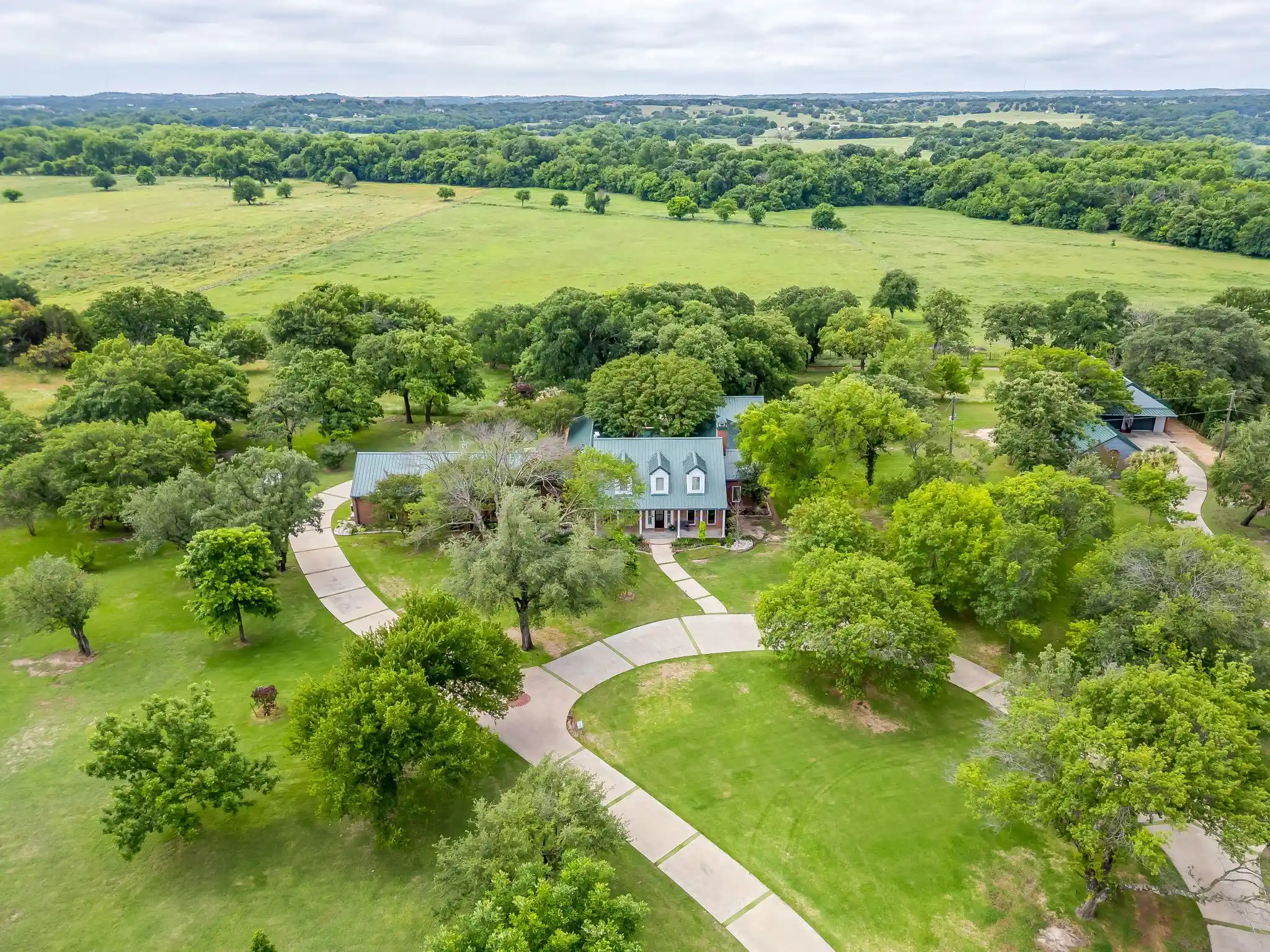Single family home for sale at 4600 E Bankhead Hwy, Hudson Oaks, TX 76087 | MLS# 21330702