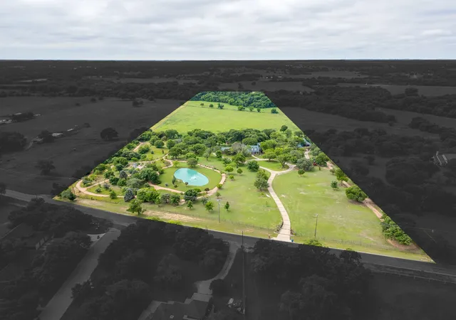Photo 2 of Single family home for sale at 4600 E Bankhead Hwy, Hudson Oaks, TX 76087 | MLS# 21330702 | Listing updated on 2026-08-03