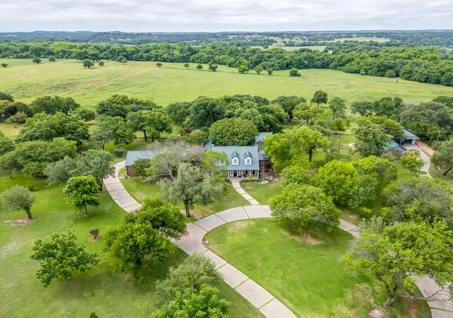Photo 3 of Single family home for sale at 4600 E Bankhead Hwy, Hudson Oaks, TX 76087 | MLS# 21330702 | Listing updated on 2026-08-03