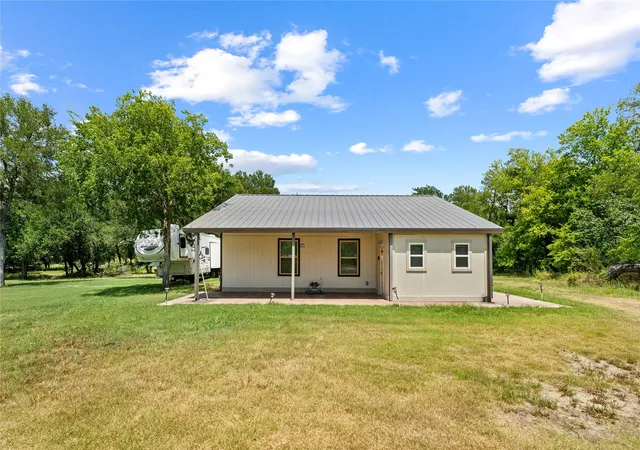 Photo 3 of Single family home for sale at 506 Stagecoach Rd, Royse City, TX 75189 | MLS# 21330099 | Listing updated on 2026-09-23