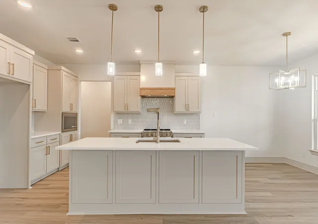Photo 3 of Single family home for sale at 5712 Stonegate Cir, Granbury, TX 76048 | MLS# 21331018 | Listing updated on 2026-08-24