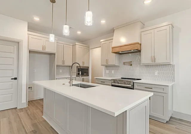 Photo 3 of Single family home for sale at 5712 Stonegate Cir, Granbury, TX 76048 | MLS# 21331018 | Listing updated on 2026-08-24