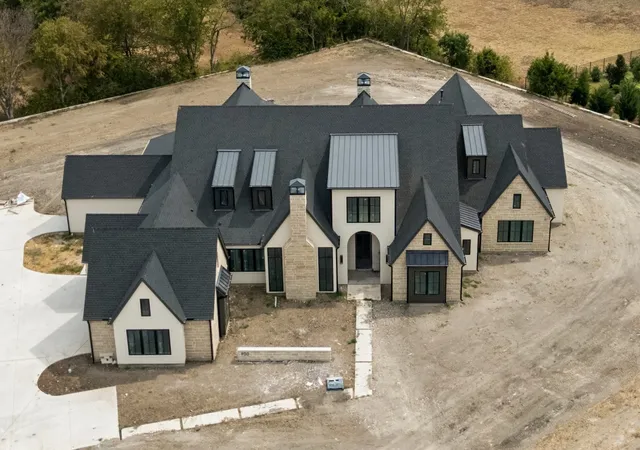 Photo 3 of Single family home for sale at 900 Healey Dr, Mc Kinney, TX 75069 | MLS# 21328416 | Listing updated on 2026-10-01