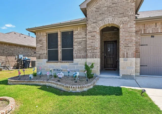 Photo 2 of Single family home for sale at 8505 High Hill Dr, Fort Worth, TX 76179 | MLS# 21330925 | Listing updated on 2026-08-22