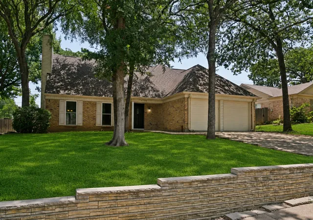 Photo 1 of Single family home for sale at 1706 Acorn Dr, Euless, TX 76039 | MLS# 21269769 | Listing updated on 2026-07-27