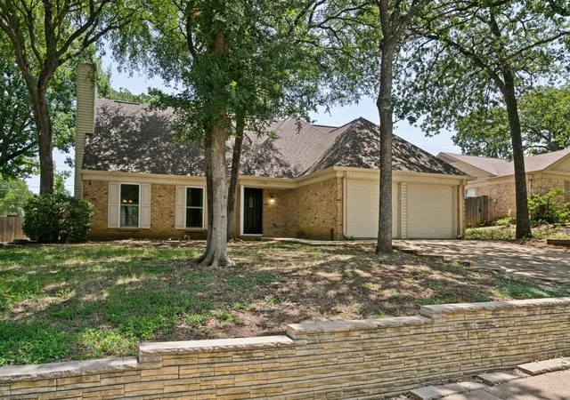 Photo 2 of Single family home for sale at 1706 Acorn Dr, Euless, TX 76039 | MLS# 21269769 | Listing updated on 2026-07-27