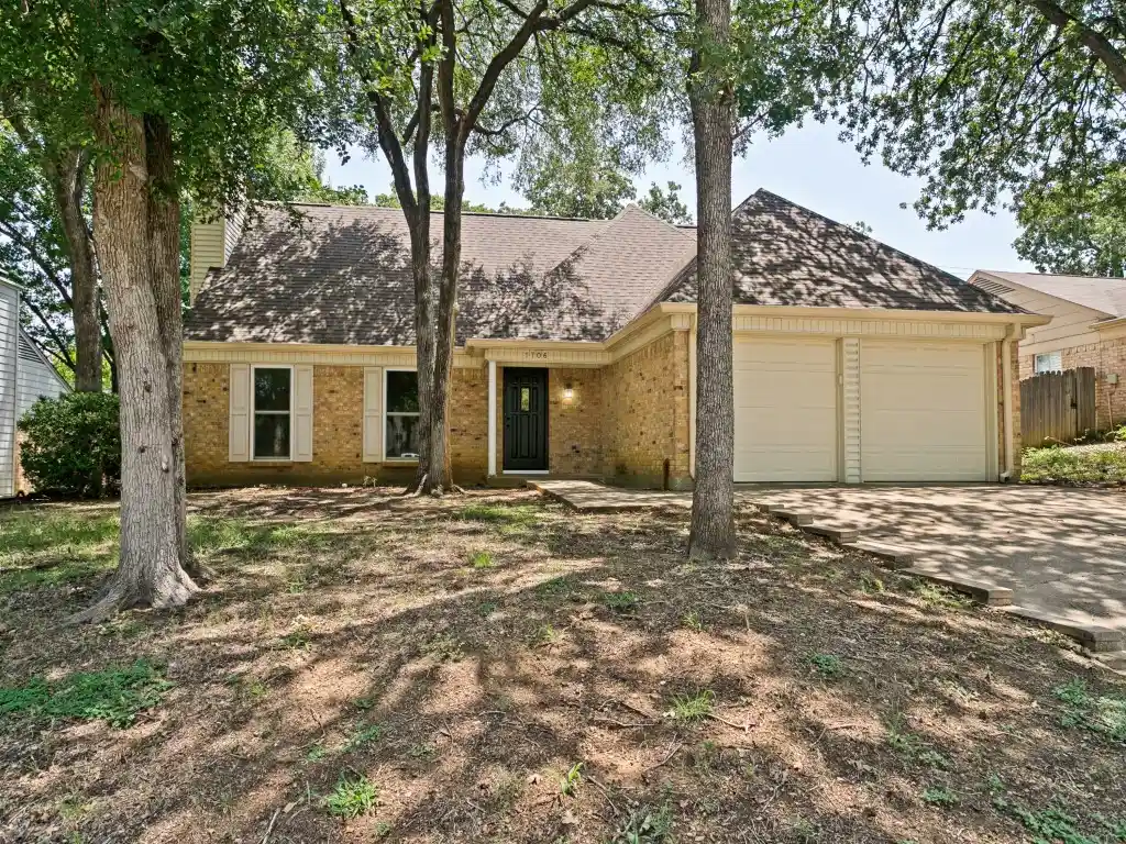 Photo 2 of Single family home for sale at 1706 Acorn Dr, Euless, TX 76039 | MLS# 21269769 | Listing updated on 2026-10-27