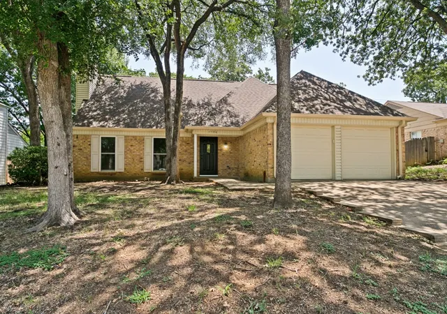 Photo 2 of Single family home for sale at 1706 Acorn Dr, Euless, TX 76039 | MLS# 21269769 | Listing updated on 2026-07-27