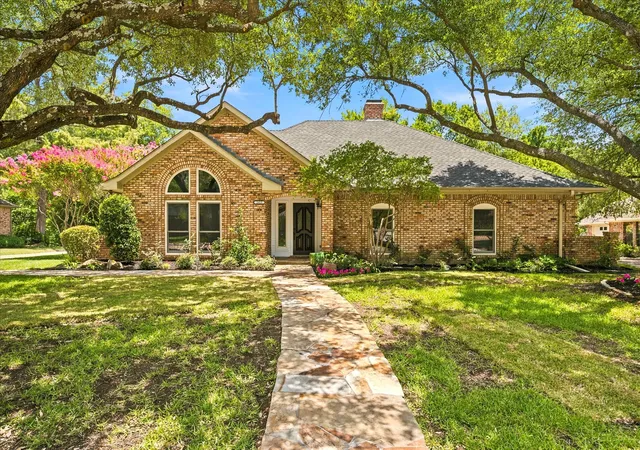 Photo 1 of Single family home for sale at 1615 Shores Blvd, Rockwall, TX 75087 | MLS# 21328495 | Listing updated on 2026-08-28