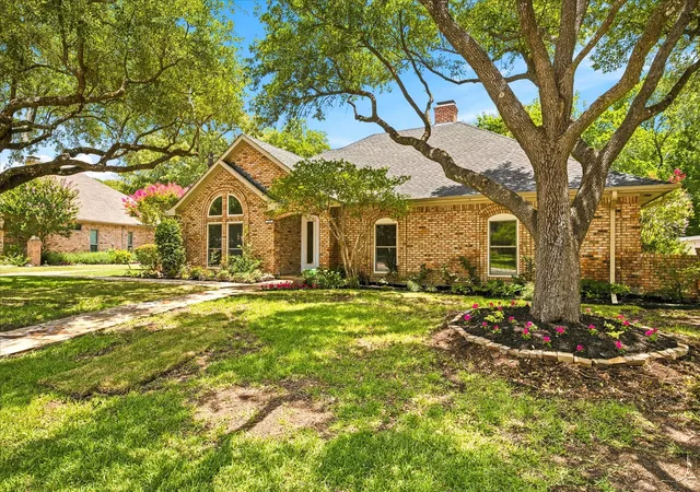 Photo 3 of Single family home for sale at 1615 Shores Blvd, Rockwall, TX 75087 | MLS# 21328495 | Listing updated on 2026-08-28