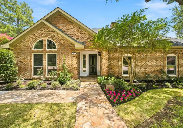 Photo 4 of Single family home for sale at 1615 Shores Blvd, Rockwall, TX 75087 | MLS# 21328495 | Listing updated on 2026-08-28