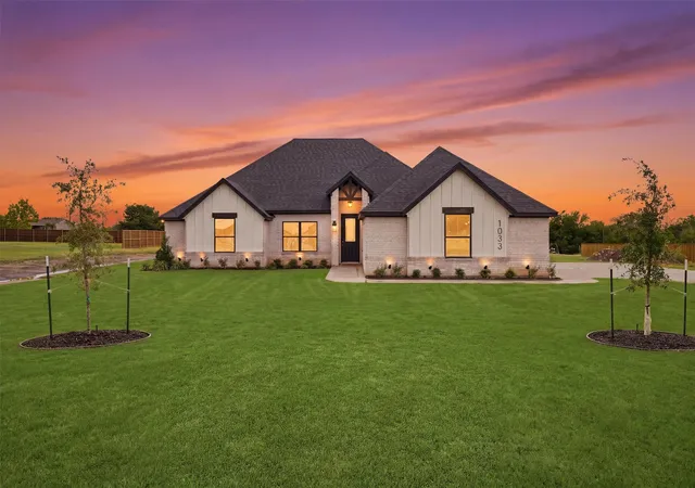 Photo 1 of Single family home for sale at 1033 Uplift Dr, Weatherford, TX 76087 | MLS# 21330286 | Listing updated on 2026-08-19