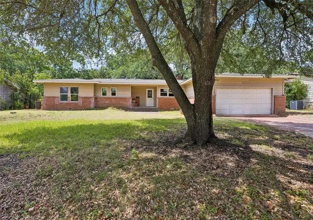 1st image of 5104 Malinda Ln S, Fort Worth, TX 76112 | MLS# 21328229