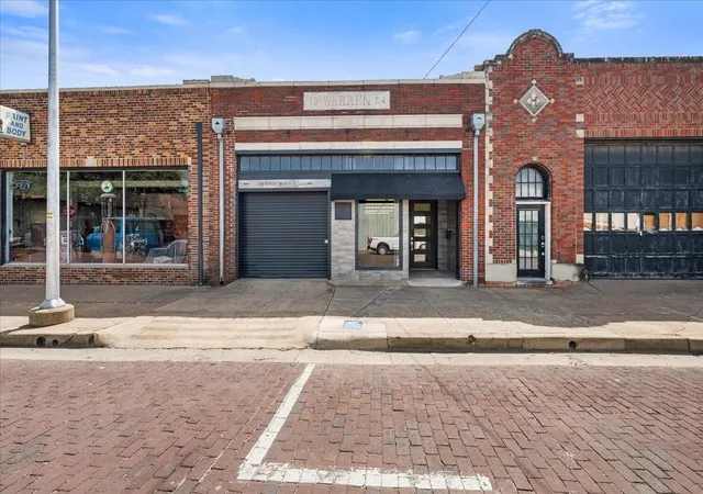 Photo 2 of Sale Pending at 418 N Beaton St St, Corsicana, TX 75110 | MLS# 21329916 | Listing updated on 2026-08-26