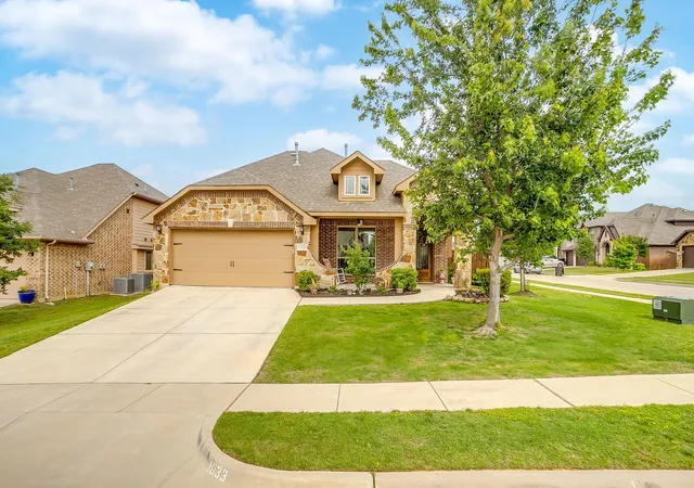 Photo 2 of Sale Pending at 1033 Rustic Oak Wy, Burleson, TX 76028 | MLS# 21331153 | Listing updated on 2026-10-05
