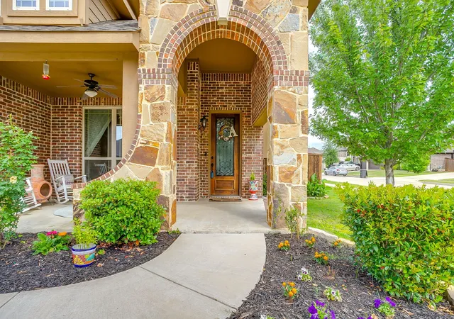 Photo 3 of Sale Pending at 1033 Rustic Oak Wy, Burleson, TX 76028 | MLS# 21331153 | Listing updated on 2026-10-05
