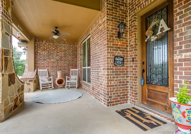 Photo 4 of Sale Pending at 1033 Rustic Oak Wy, Burleson, TX 76028 | MLS# 21331153 | Listing updated on 2026-10-05