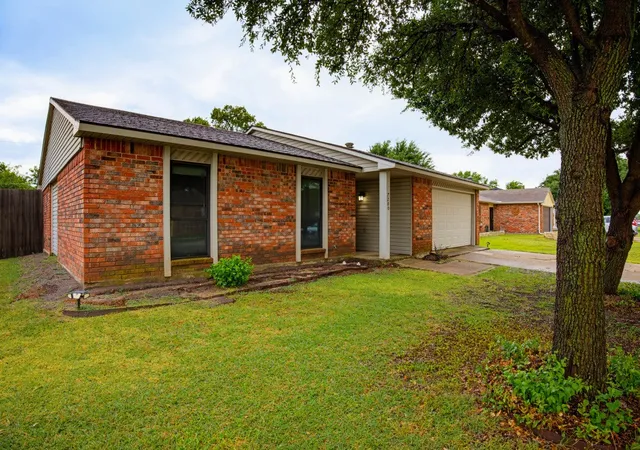 Homes for sale in North Richland Hills, TX | 7200 Chapman Dr, North Richland Hills, TX 76182 | MLS# 21331047