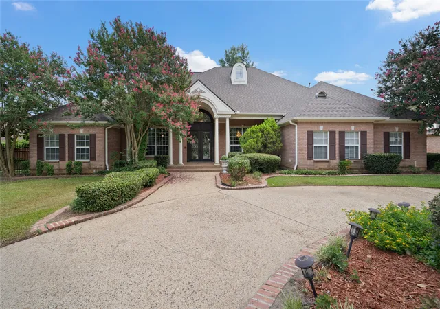 Photo 1 of Single family home for sale at 7402 Hollytree Dr, Tyler, TX 75703 | MLS# 21330783 | Listing updated on 2026-07-15