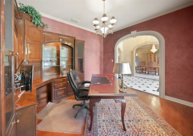 Photo 3 of Single family home for sale at 7402 Hollytree Dr, Tyler, TX 75703 | MLS# 21330783 | Listing updated on 2026-07-15