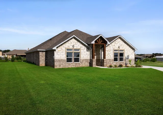Photo 3 of Single family home for sale at 1013 Magnolia Ct, Springtown, TX 76082 | MLS# 21331212 | Listing updated on 2026-08-24