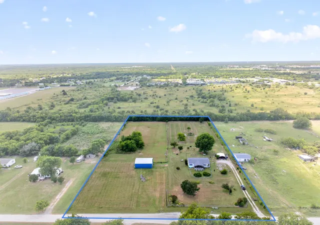 Photo 1 of Single family home for sale at 8900 Crestview Estate Rd, Quinlan, TX 75474 | MLS# 21331143 | Listing updated on 2026-08-31