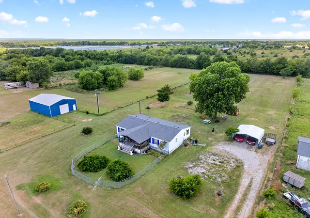 Photo 2 of Single family home for sale at 8900 Crestview Estate Rd, Quinlan, TX 75474 | MLS# 21331143 | Listing updated on 2026-08-31