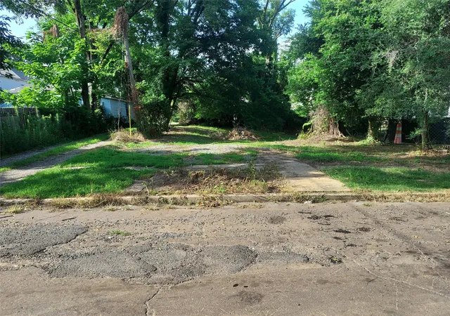Photo 1 of Land for sale at 553 Dalzell St, Shreveport, LA 71104 | MLS# 21331214 | Listing updated on 2026-07-16
