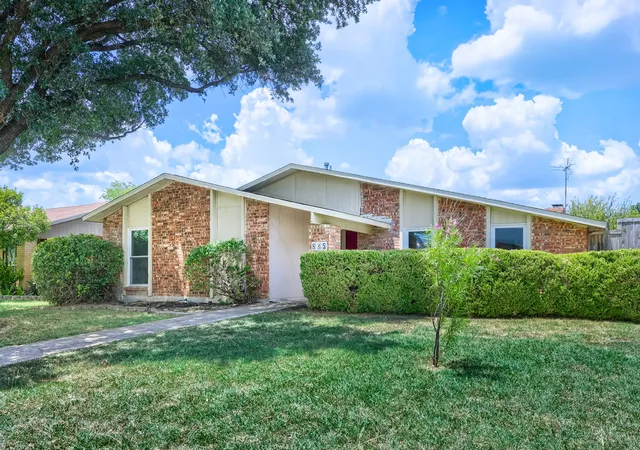 Photo 2 of Single family home for sale at 815 Fleming Trl, Richardson, TX 75081 | MLS# 21165919 | Listing updated on 2026-10-01