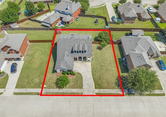 Photo 2 of Single family home for sale at 1686 Tannerson Dr, Rockwall, TX 75087 | MLS# 21330190 | Listing updated on 2026-08-22