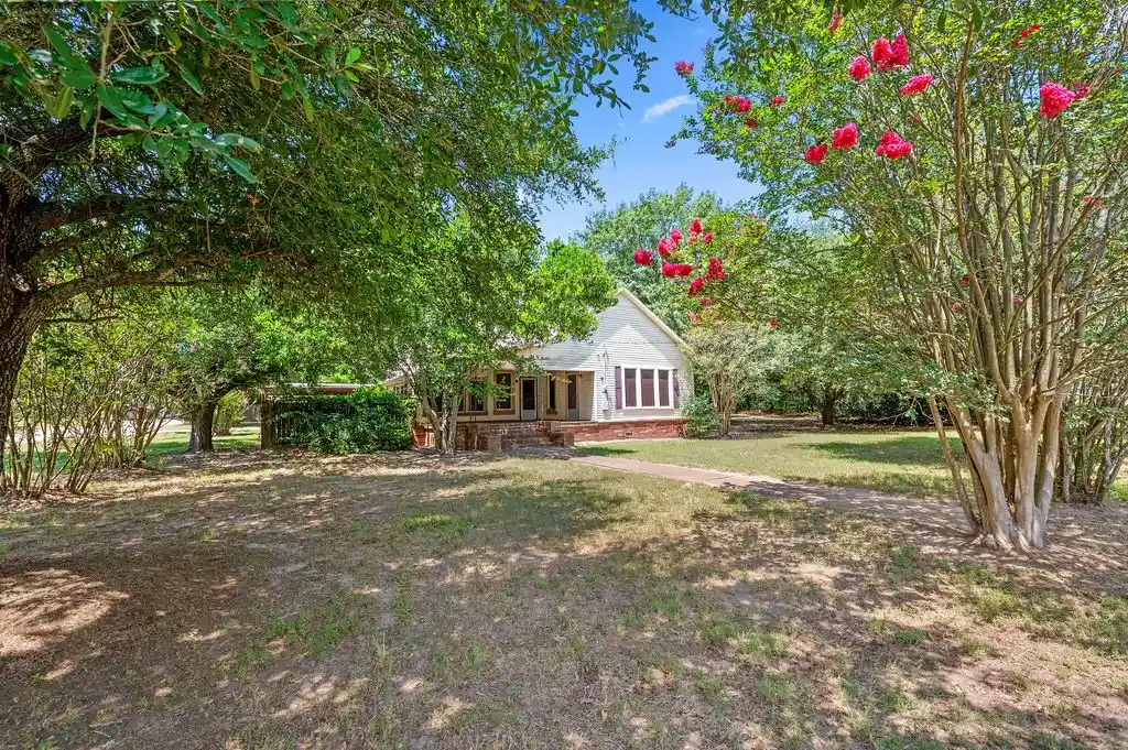 Photo 1 of Sale Pending at 211 S Olive St, Grapeland, TX 75844 | MLS# 21331283 | Listing updated on 2026-10-28